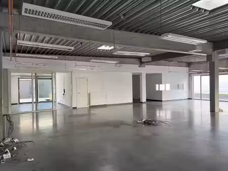ruimte voor kantoor en handelszaak met studio
