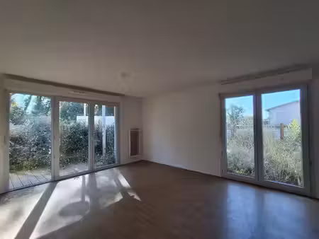 appartement t3 + terrasse + jardin + parking - izon
