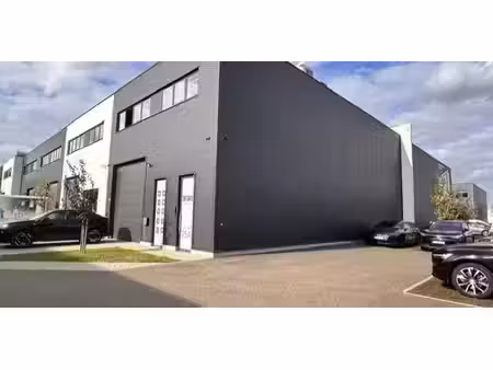 bâtiment d’entreprise à louer à bilzen pour € 2.750
