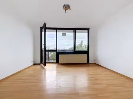 rue uyttenhove : appartement 1 chambre + terrasse + parking