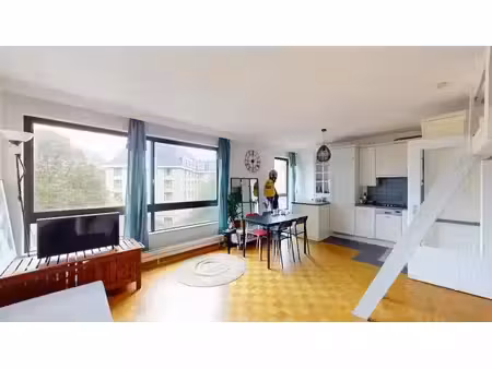 place du luxembourg - lumineux studio +/- 42m2