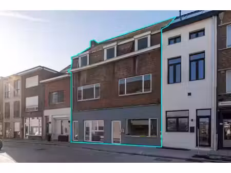 centraal gelegen ruime handelswoning met handelsruimte ca...
