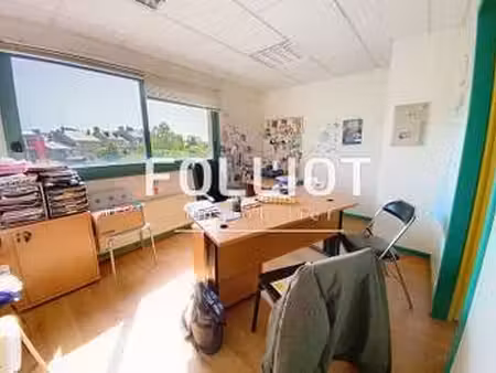 vente bureaux et commerces à fougères (35300) : à vendre / 73m² fougères
