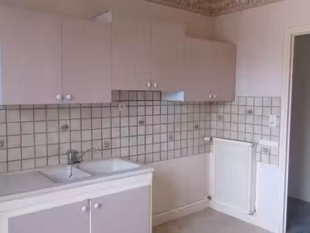 appartement t4 à louer - 4 pièces - 88 m2 - vic sur cere - 15 - auvergne