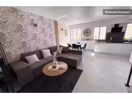 location meublée appartement 1 pièce 43 m² à bagnols-en-forêt (83600)  990 €