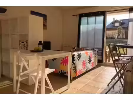 location meublée appartement 2 pièces 32 m² à archamps (74160)  1 050 €