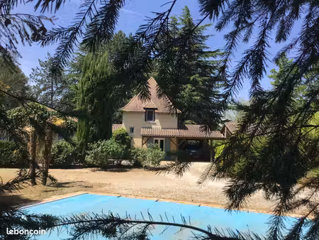plain pied proche bergerac nord est piscine panneaux solaire clim environnement calme