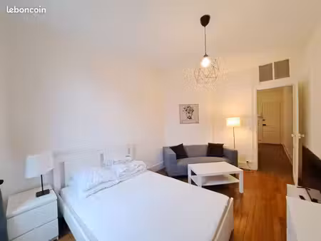 studio 1 pièce 27 m²