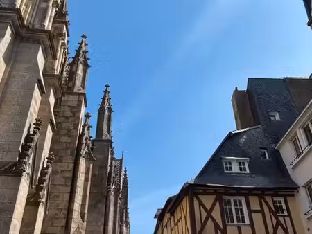 à louer – t2 meublé et rénové dans l’hypercentre de vannes