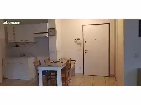 joli studio 35m2 avec jardinet et garage