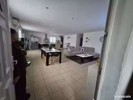 appartement 110 m²  3 chambres  clim  lumineux  saint-gilles