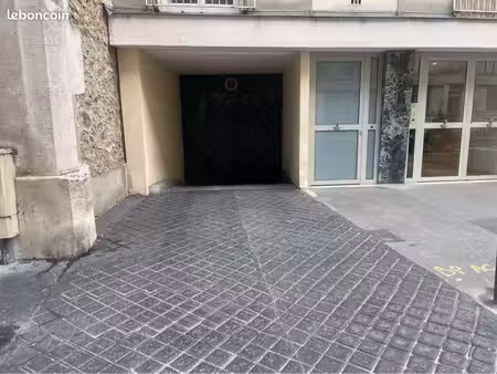location parking petite citadine ou moto rue blomet