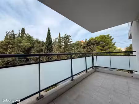 studio 1 pièce 28 m²