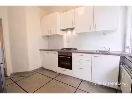 appartement à louer avec terrasse et 2 chambres   ixelles (vbe81281)