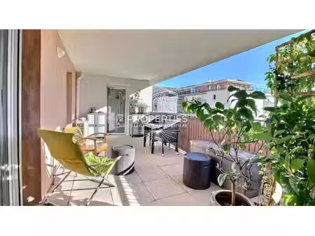 le lavandou - t4 de 2016 - 79 m² - ascenseur - terrasse 20m² - piscine - parking