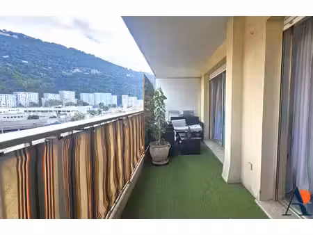 nice pasteur 4 pièces traversant de 81 m2 avec balcon et t