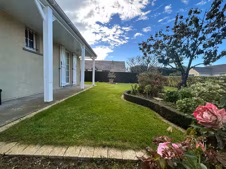 a vendre - maison de plain pied sur genereuse parcelle de terrain