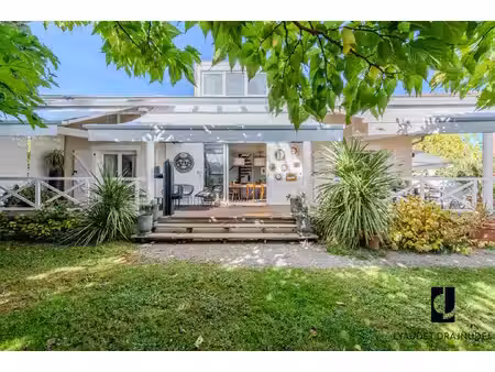 riorges - exclusivité - maison d'architecte avec piscine  dans un écrin de verdure