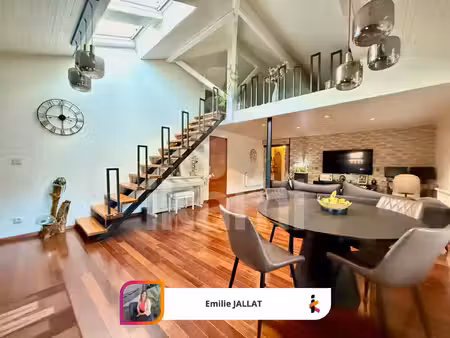 t2 rénové style loft avec mezzanine et grande pièce de vie