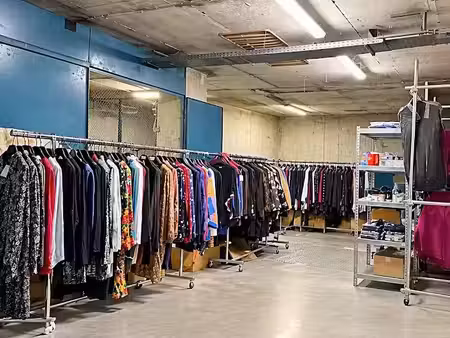 location locaux professionnels 230 m² à bobigny (93000)  1 100 €
