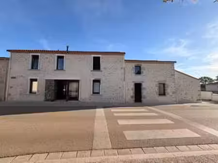 vente longère et corps de ferme à saint-martin-des-tilleuls (85130) : à vendre / 171m² sai