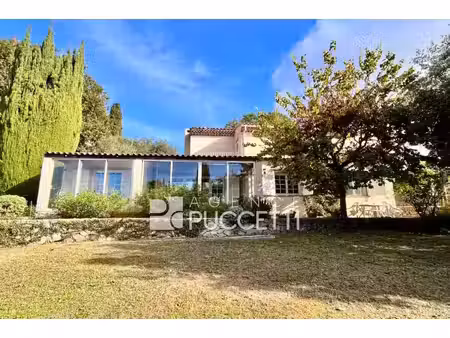 family home of 166 m² built on a beautiful wooded plot of appr