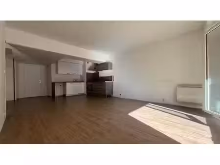 appartement 3 pièces à louer en plein coeur du centre ville du plessis-trévise