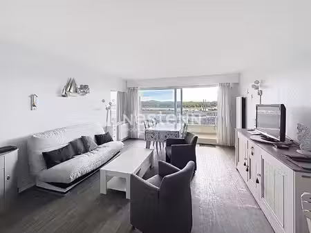 appartement 2 chambres meublé avec balcon et place de parking