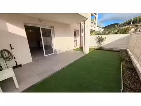 location meublée – appartement type 2 de 44 m²  30 m² jardin / terrasse – 83640 saint zach