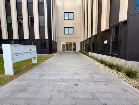 instapklare kantoorruimte van 662 m² nabij de e19 te kont...