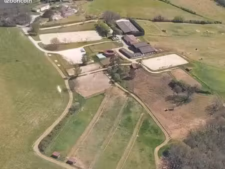 centre équestre et écurie de propriétaires – plus de 10 hectares – un logement - proche ag