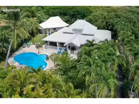 maison créole utb  4ch  2dd  1sdb  piscine  bungalow  garage-atelier et jardin tropical