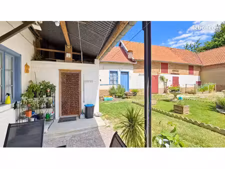 belle maison ancienne de plain-pied  125m²  trois chambres  dépendances et grand jardin