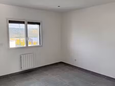 ? local commercial à louer – 77 m²