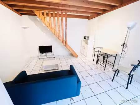à louer – t2 meublé de 40 m² – bar-sur-aube