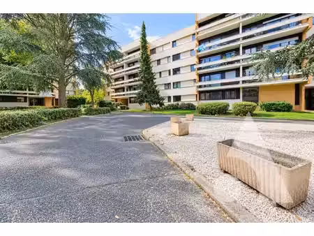 appartement f3 - résidence ravalée  avec cave et parking