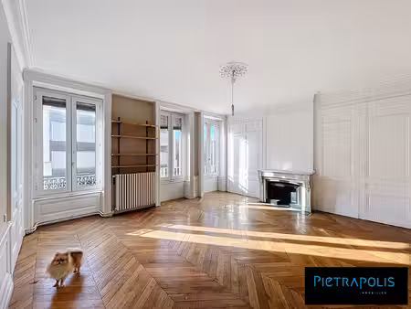 t4 de 112 m2 à rénover carnot ainay