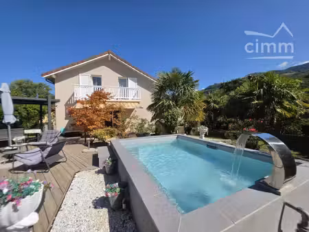 villa individuelle de 149 m² avec piscine  espace indépendant et jardin arboré de 750 m²