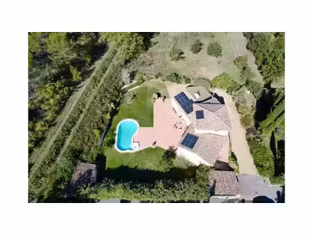 villa d'exception 5 chambres  piscine  parc de 1 472 m²