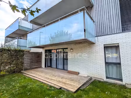 t2 en rez-de-jardin avec 2 places de parking