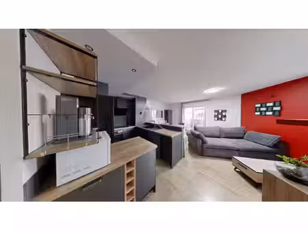 appartement deux chambres avec terrasse et stationnement privatif