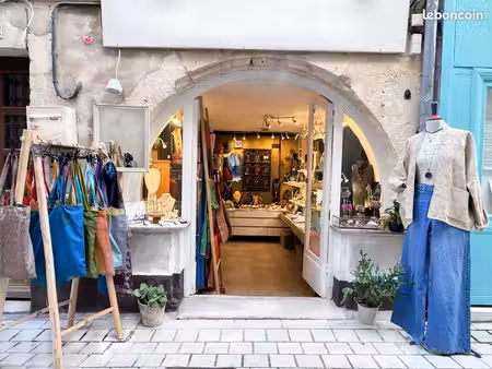 local commercial 16m carré centre la rochelle