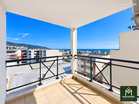 exclusivite t2 lumineux vue mer + varangue & parking – sainte-clotilde
