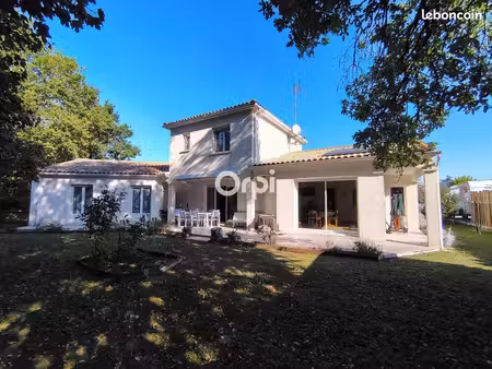 maison 6 pièces 185 m²