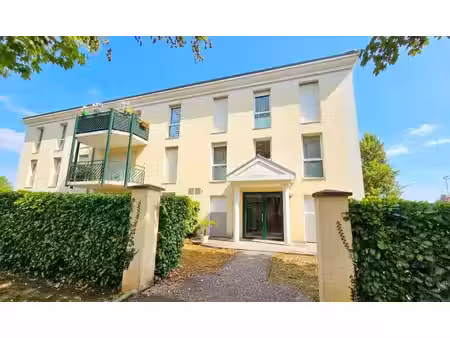 appartement 3 chambres avec balcon  cave et place de parking