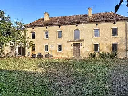 corps de ferme de 380 m² à trie-sur-baise