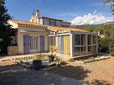 ollioules-maison familiale avec piscine sur 2000 m2 de terra