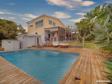 villa 6 pièces 210 m²