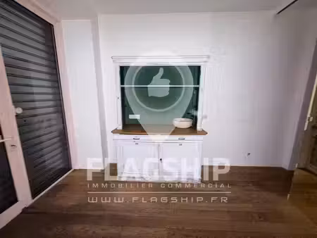 location commerce paris 75019 61m²