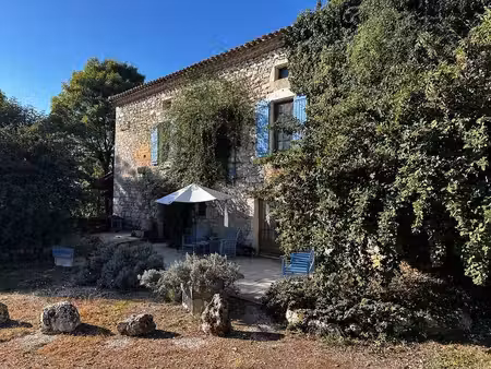 l'éloge de la douceur : domaine en pierre  refuge equestre et bi